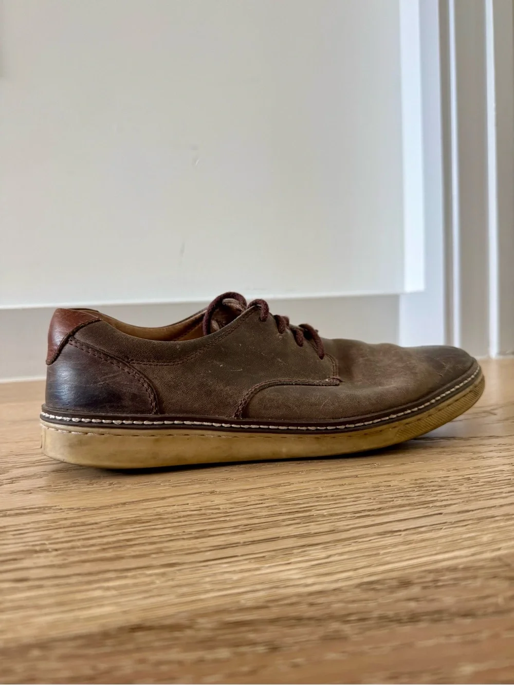 Johnston & Murphy McGuffey Plain-Toe Oxford in Brown Leather with Cream Sole